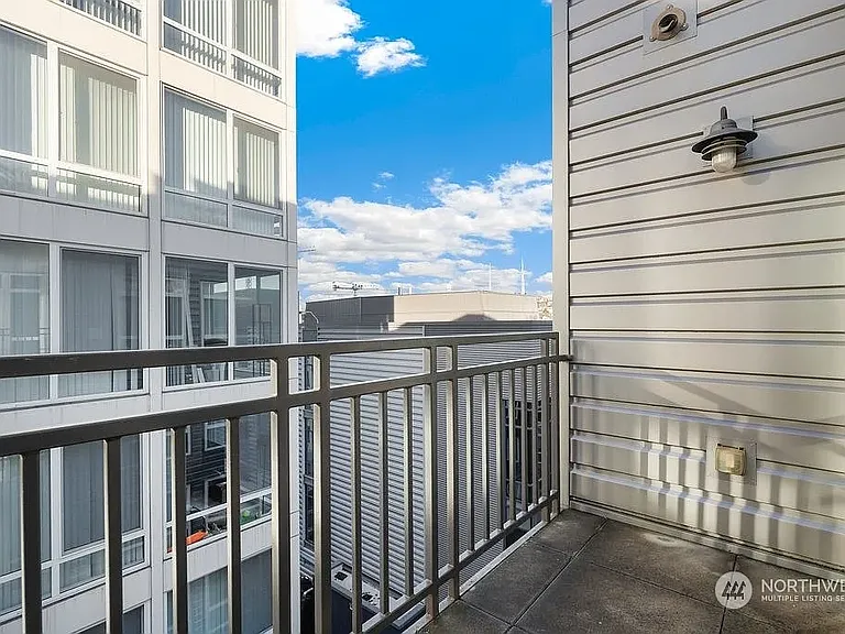 699 John St #710 — Photo 5