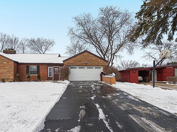 4th image of 271 W Memorial Dr