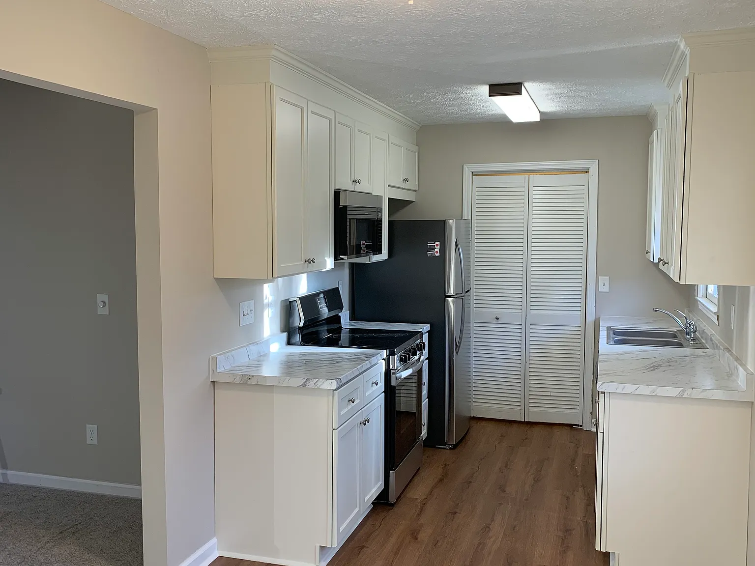 3 bed, 1190 sqft, $1,800 — Photo 4