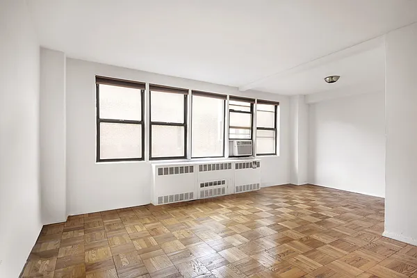 Sold by Erin Brennan, LREB | media 4