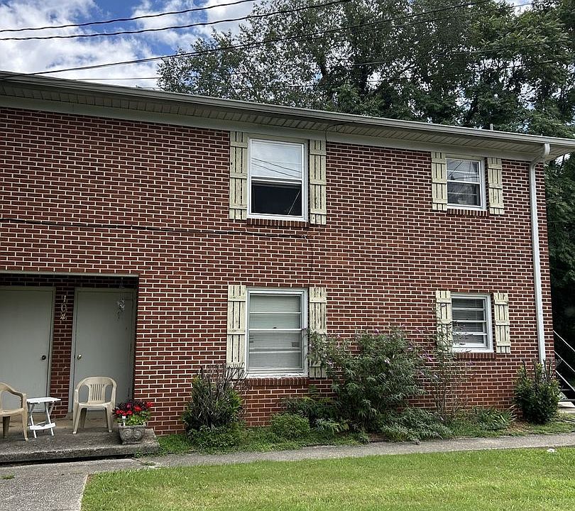 1st image of 104 Greenlawn Dr #4