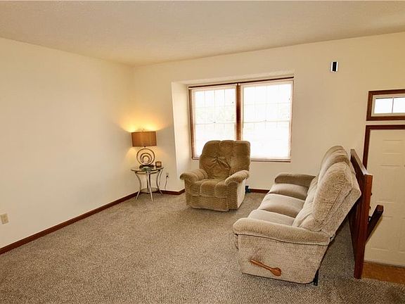 4th image of 72 Jordache Ln