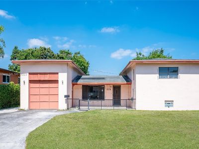1235 NE 200th St, Miami, FL, 33179