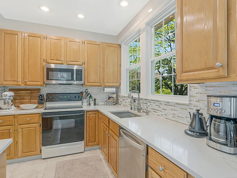14 Wood Duck Pond Rd — Photo 8