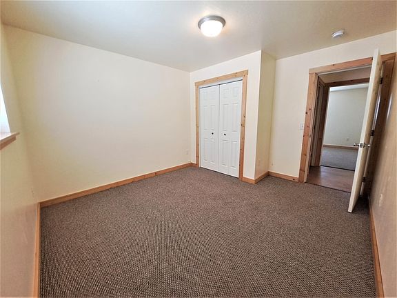 4th image of 715 Arlington St #1