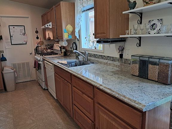5th image of 3641 Hill Loop Rd