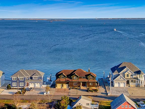 4th image of 6 Shore Dr