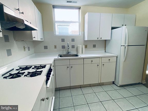 3rd image of 1624 S Broad St Floor 2