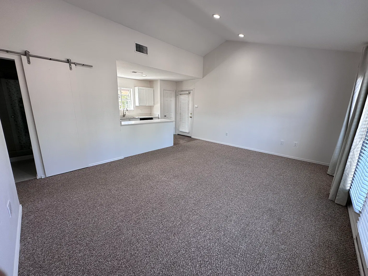 2 bed, 704 sqft, $1,850 — Photo 1