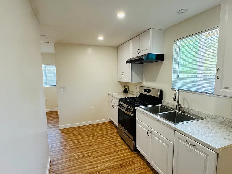 11701 Balboa Blvd — Photo 5