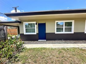 1201 NE 5th Ave