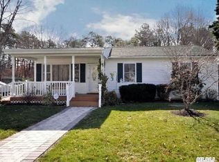 44 Fallon Rd, Bay Shore, NY 11706