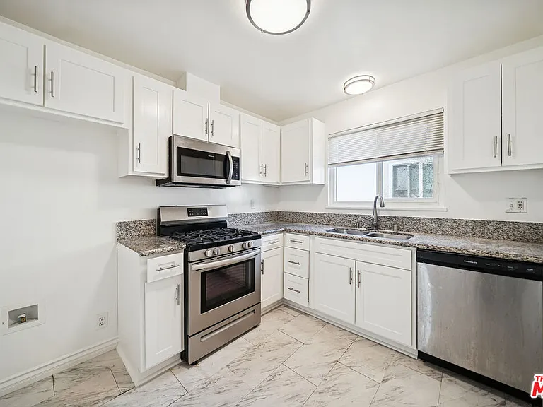 3652 Carmona Ave #6 — Photo 3