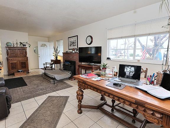 4th image of 1504 Cardinal Way
