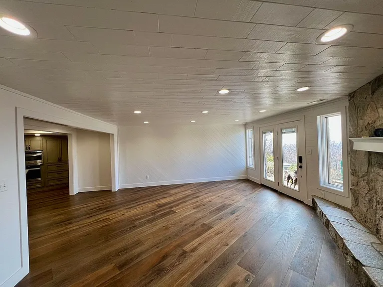 425 Lakeview Way — Photo 4
