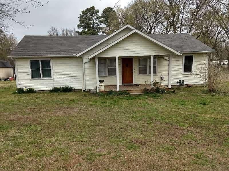 1st image of 209 W 1st Ave