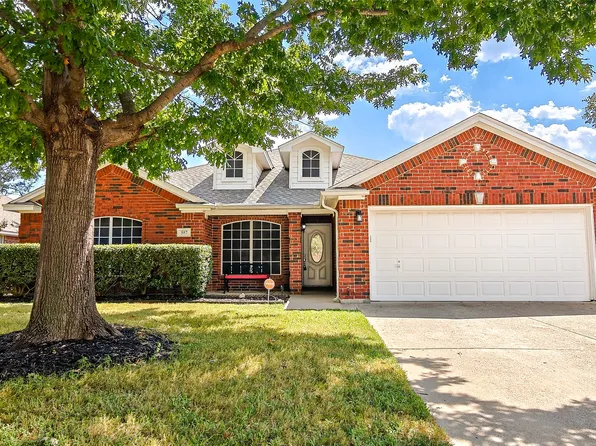 557 Willowview Dr, Saginaw, TX 76179