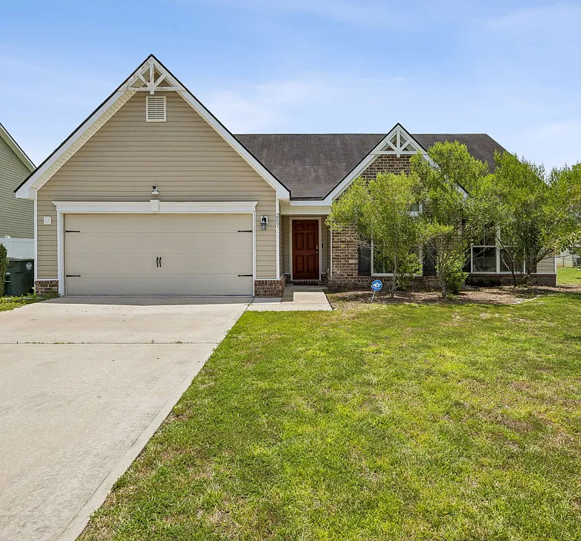 3 bed, 2.0 bath, 1560 sqft, $2,200 — Photo 1