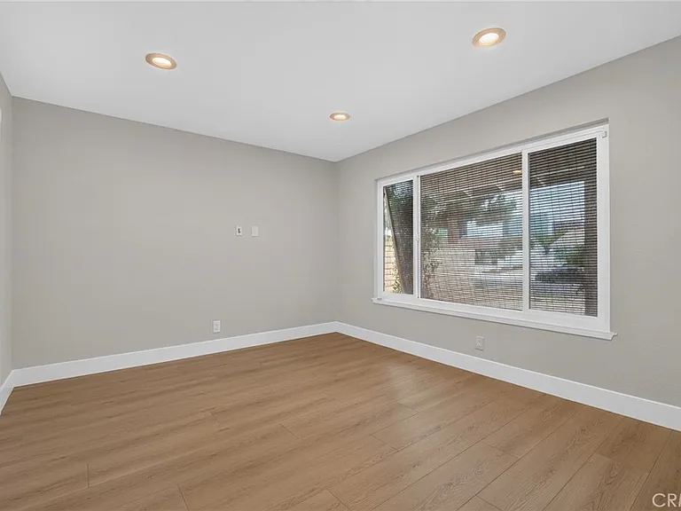 559 Pierpont Dr — Photo 9