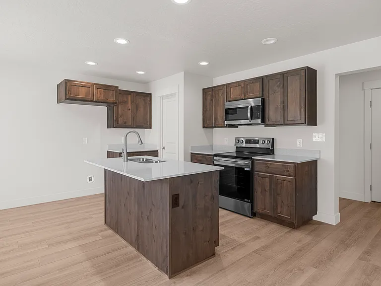 759 W Lone Pine Ln — Photo 3