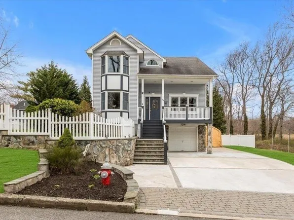 84 Locust Drive, Kings Park, NY 11754