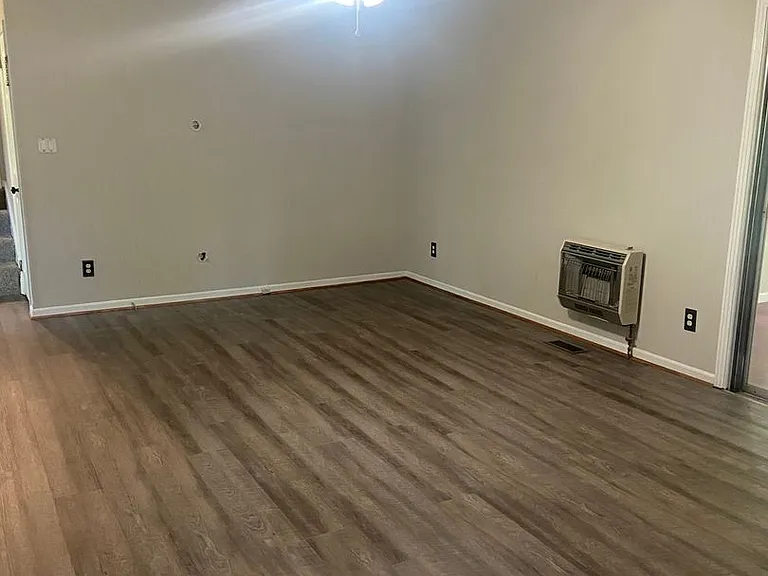 1908 Hickory Ln — Photo 17