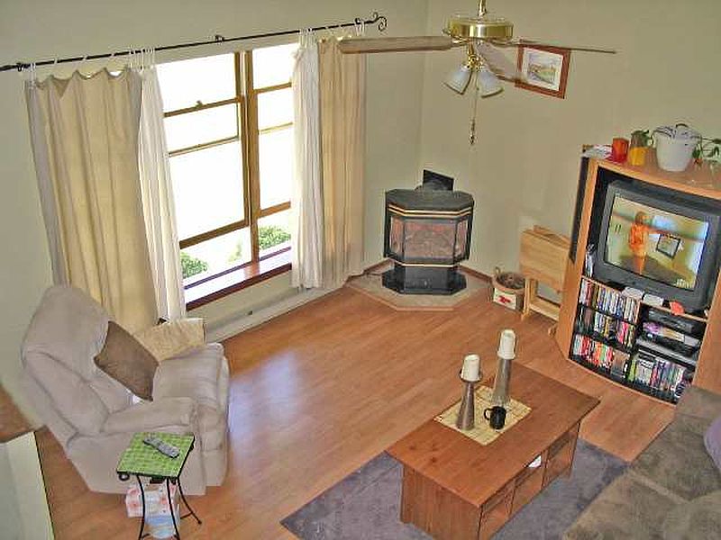 3rd image of 1 HAWTHORN Court