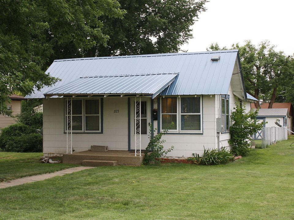 Front view of home