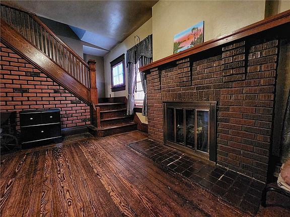 5th image of 504 E Moody Ave