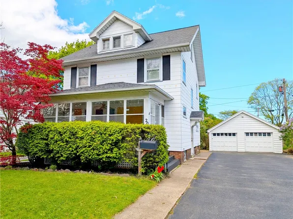 20 McCall Rd, Rochester, NY 14615