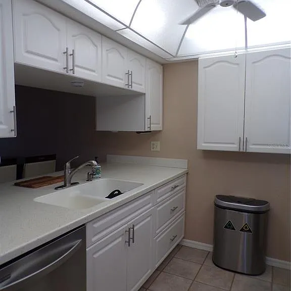 4016 Oakview Dr #J8 — Photo 4