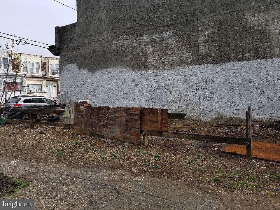 2nd image of 932 E Ontario St