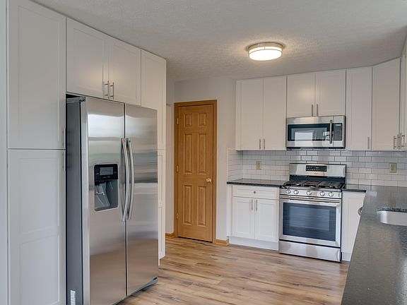 3rd image of 1576 England Dr