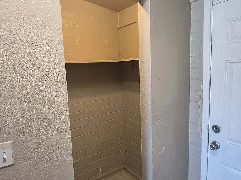 255 W Flores St — Photo 2