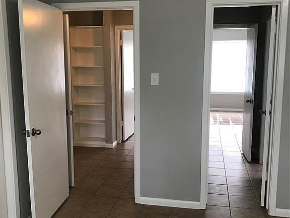 3rd image of 1005 Vine St