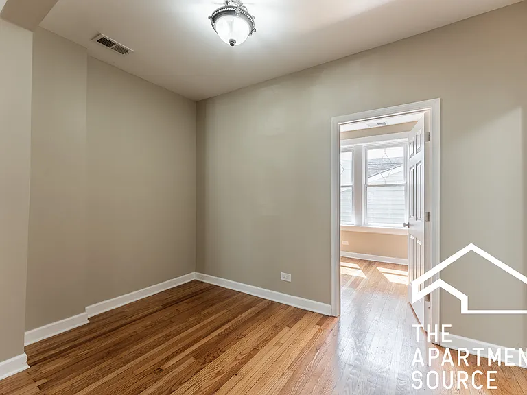 2616 N Harding Ave #2 — Photo 7