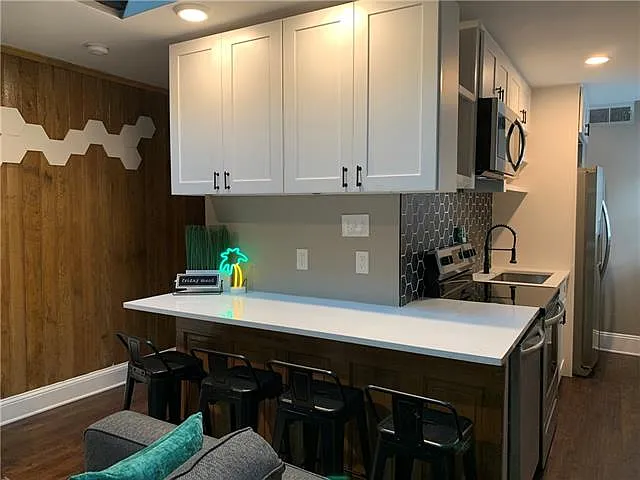 4 bed, 2.0 bath, 1450 sqft, $6,600 — Photo 4