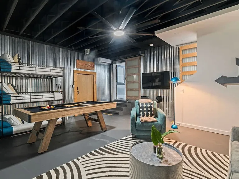Building's Lounge