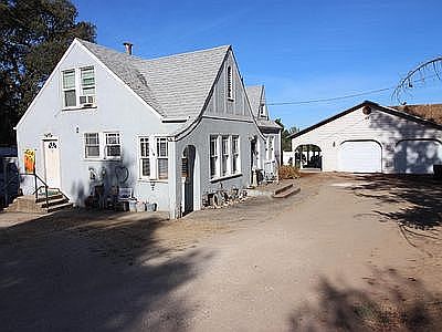 3rd image of 5860 Live Oak Dr
