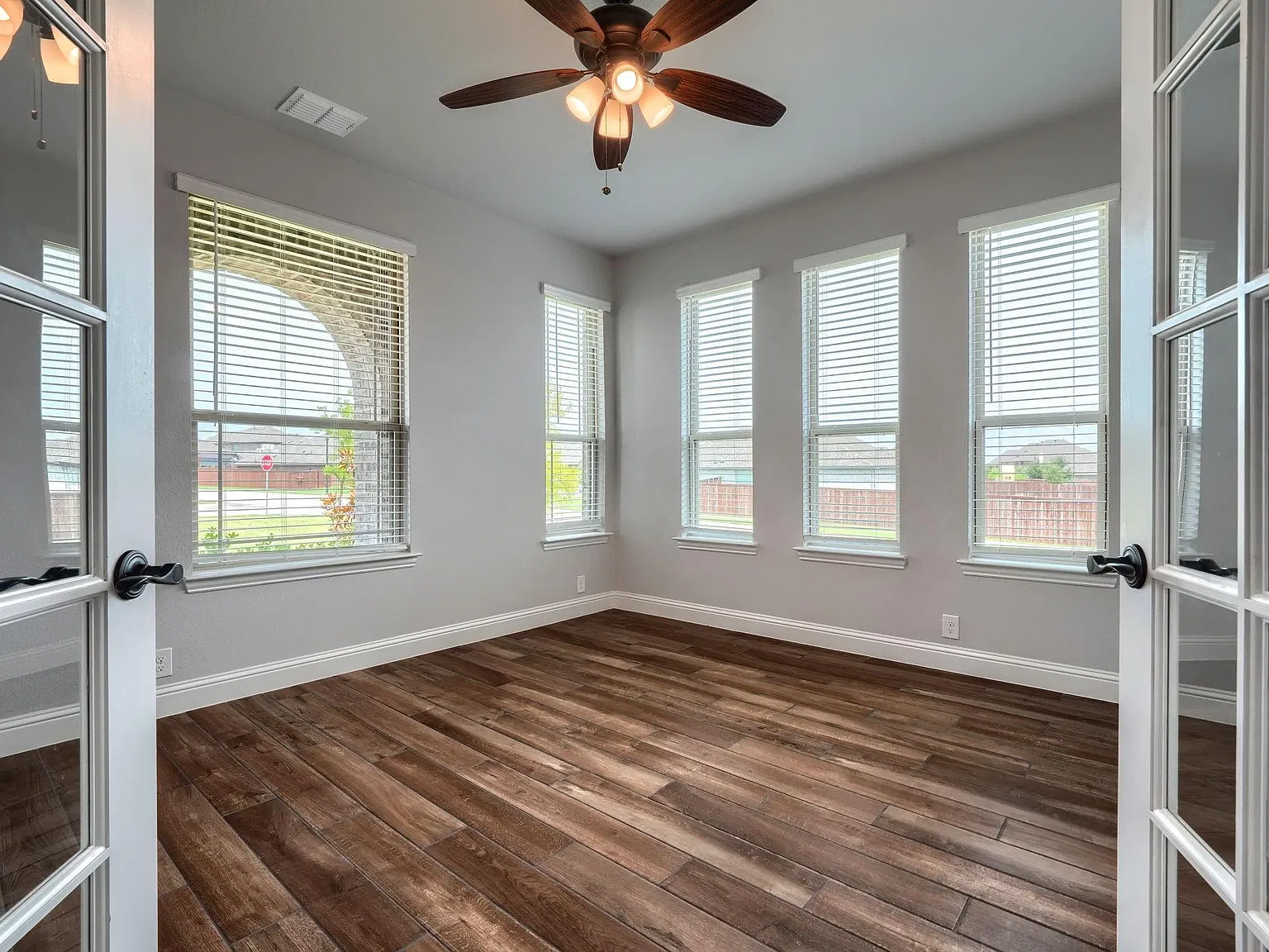 5 bed, 3.5 bath, 3268 sqft, $3,300 — Photo 4