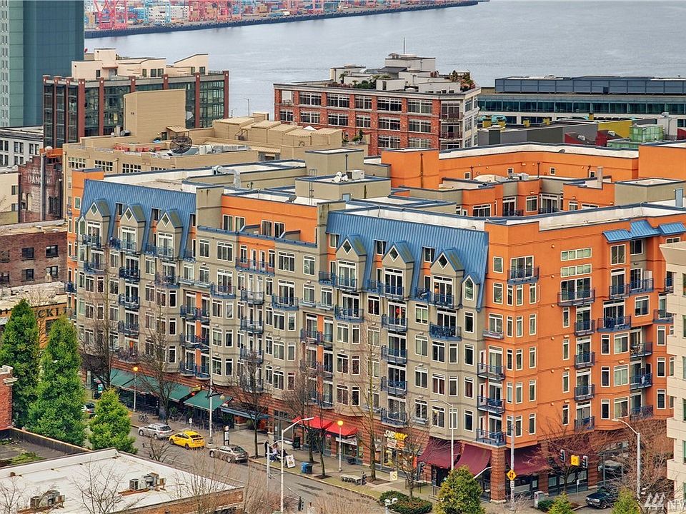Belltown Court offers resort style amenities that include an indoor pool, sauna, hot tub, fitness center, award winning courtyard, Rooftop deck and spacious community recreation room. Ideal location with great restaurants, shops, Space Needle and Pike Place Market. 99 walk score!