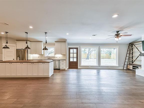 4th image of 1308 Bayou Oak Dr
