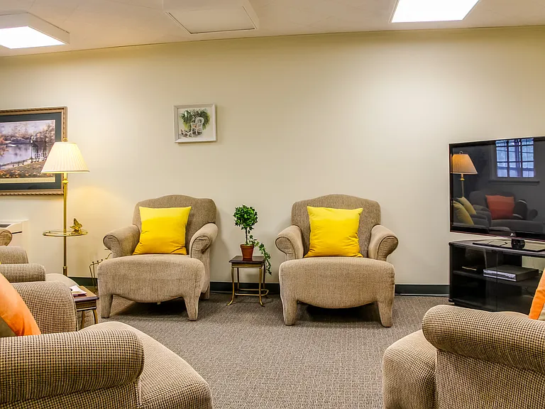 Hopkins Court Apartments — Photo 12