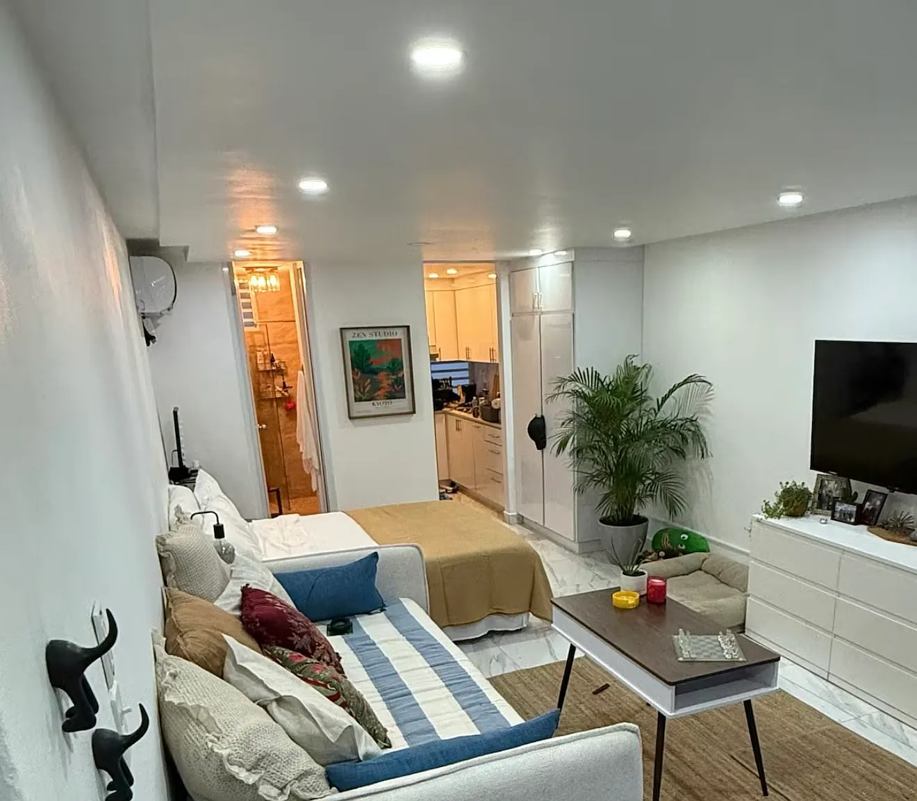 Studio, 500 sqft, $2,100 — Photo 2