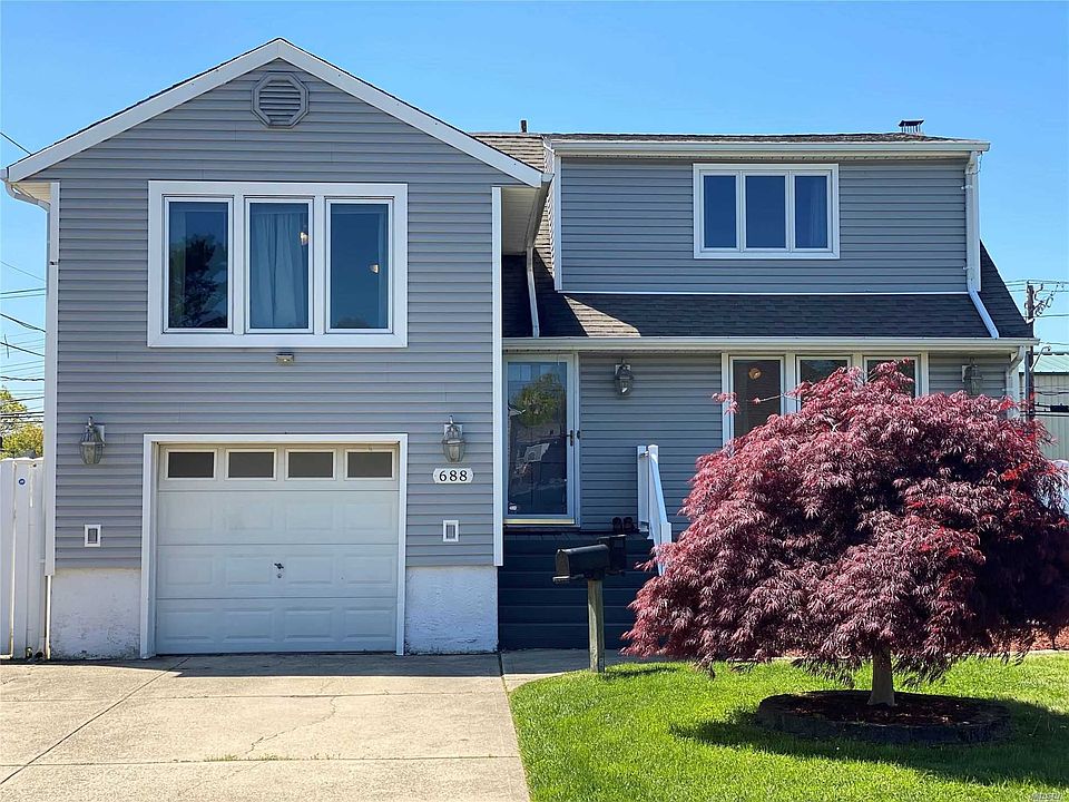 1st image of 688 Dianne St