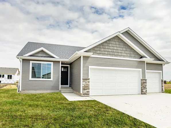 707 NE Doe Pointe Dr, Ankeny, IA 50021