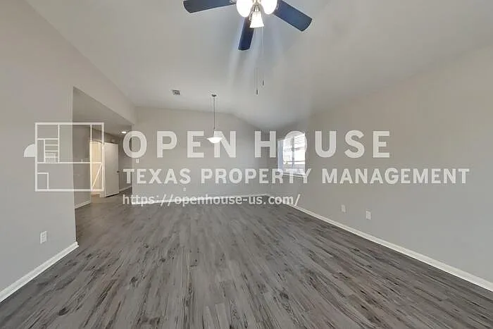 3 bed, 2.0 bath, 1735 sqft, $1,940 — Photo 3