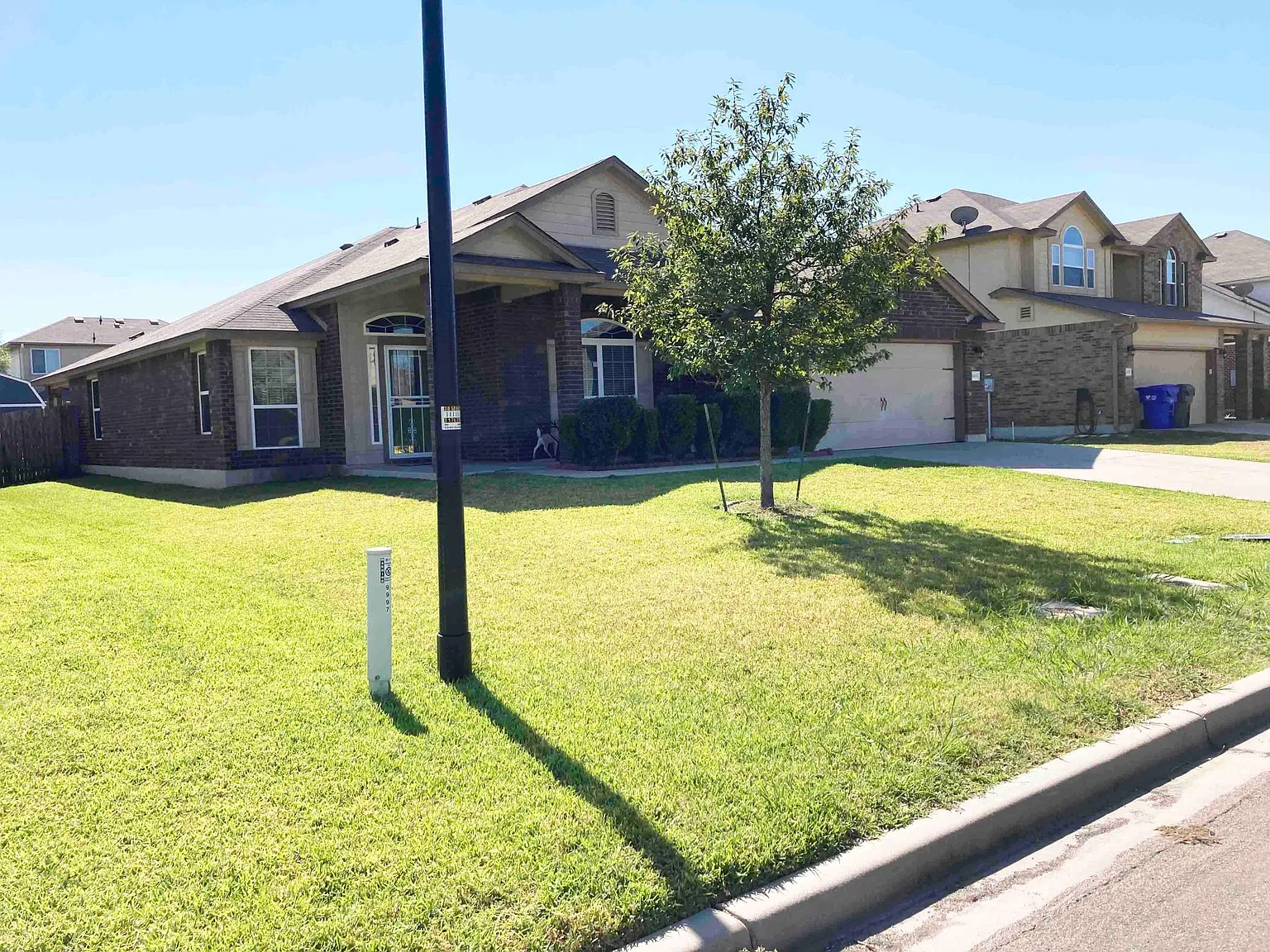 3 bed, 2082 sqft, $2,125 — Photo 2