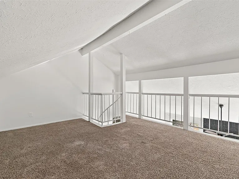 10319 Sand Pass Ln — Photo 17