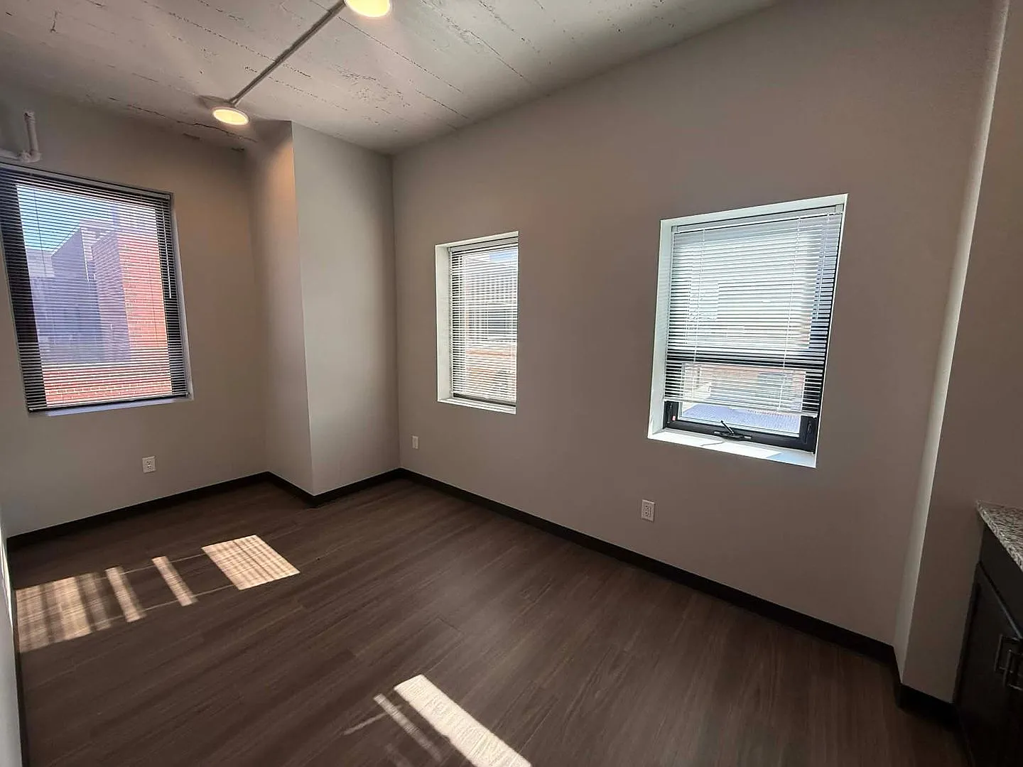 The Arnold Apartments — Photo 4